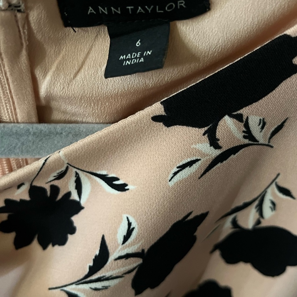 Ann Taylor Sleeveless Floral Tiered Flare Dress Nude and Black flowers Sz 6 - Picture 7 of 7